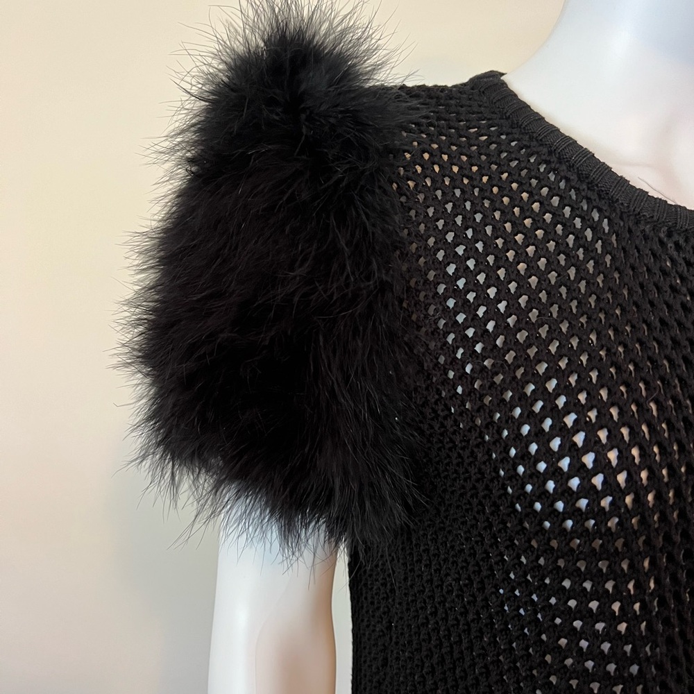 Black knitted top with feather shoulders